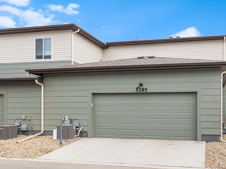 5795 Champlain Dr — Photo 31