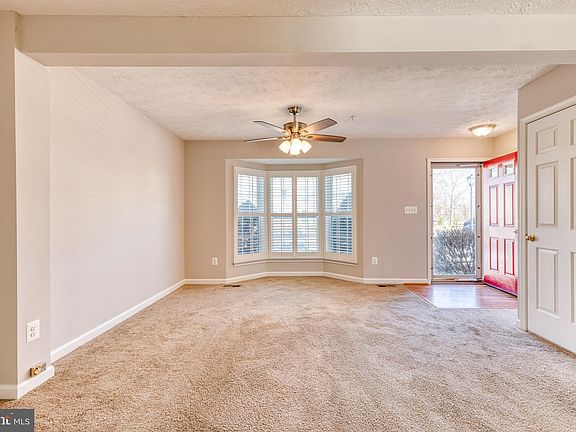 3rd image of 203 Foxmanor Ln
