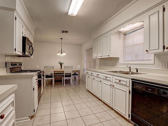 3rd image of 1011 Lemon Dr