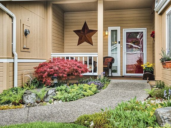 Covered porch and entry way with no stairs! 