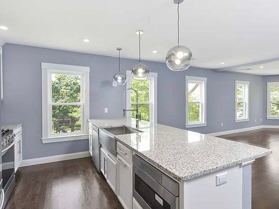 Kitchen w/ dishwasher 