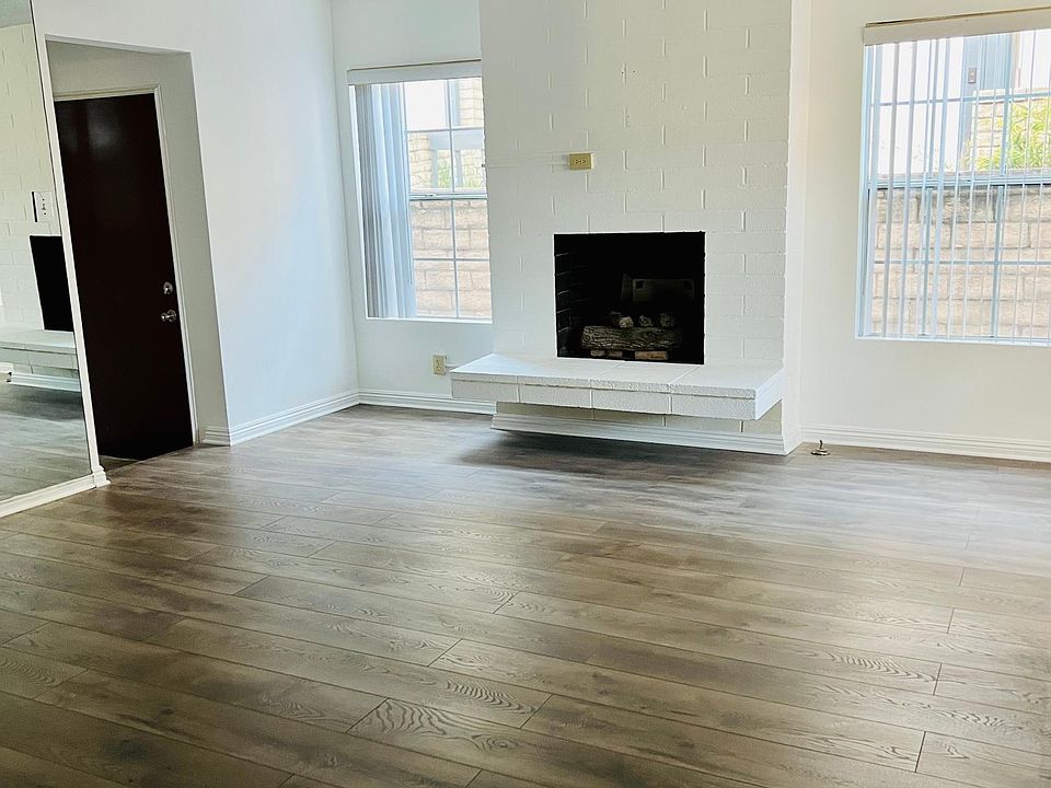 Living area with working gas fireplace