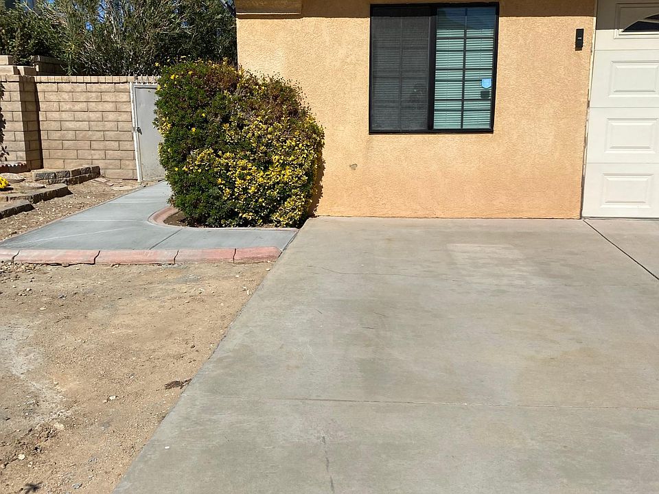 Bachelor/Single attached to main house.Separeted entrance