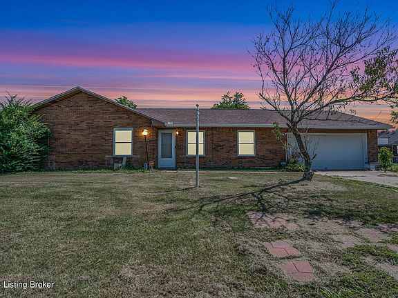 3rd image of 1541 Cypress Dr