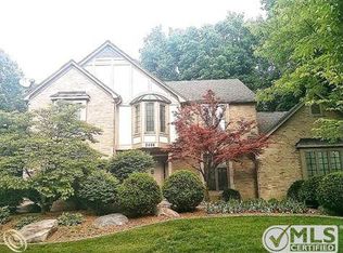 5496 Whitfield Dr, Troy, MI