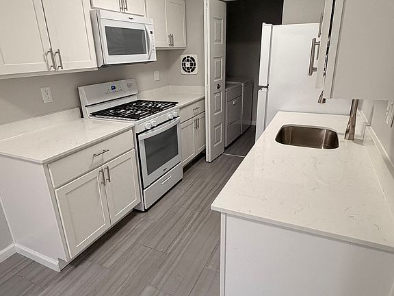 3rd image of 414 Fountain St Unit 4