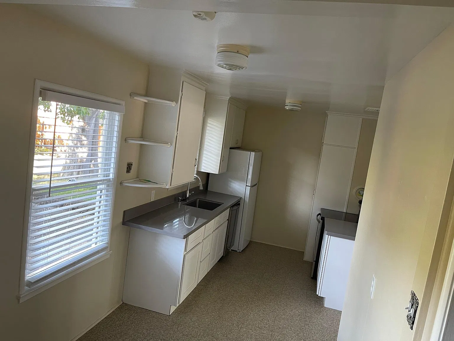 885 Poplar St — Photo 4