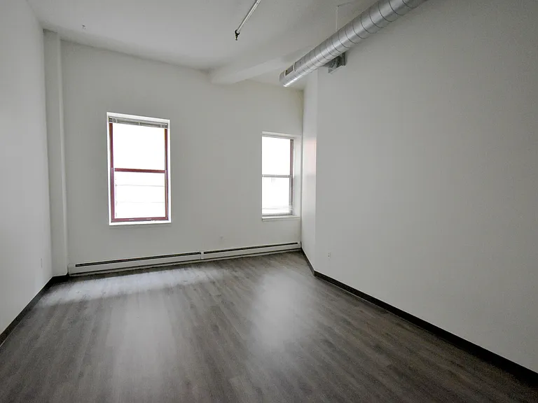 Straus Lofts — Photo 10