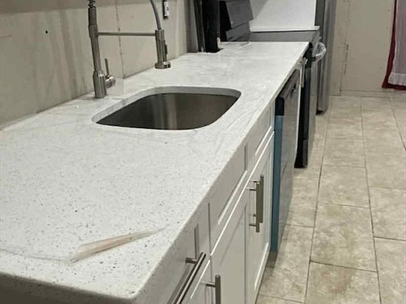 4th image of 94 Reed St