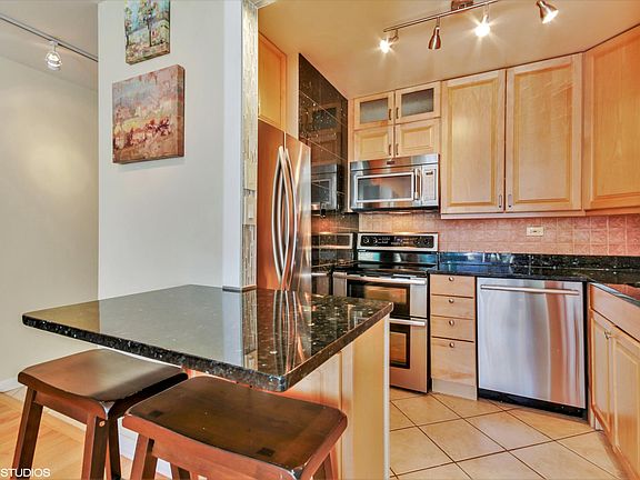 5th image of 21 W Goethe St APT 12J