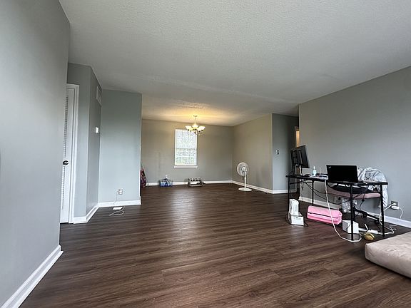 4th image of 361 Dupuis Dr
