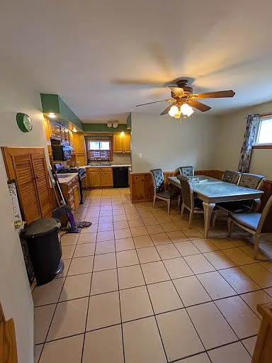 3 bed, 1.5 bath, 1673 sqft, $1,495 — Photo 2