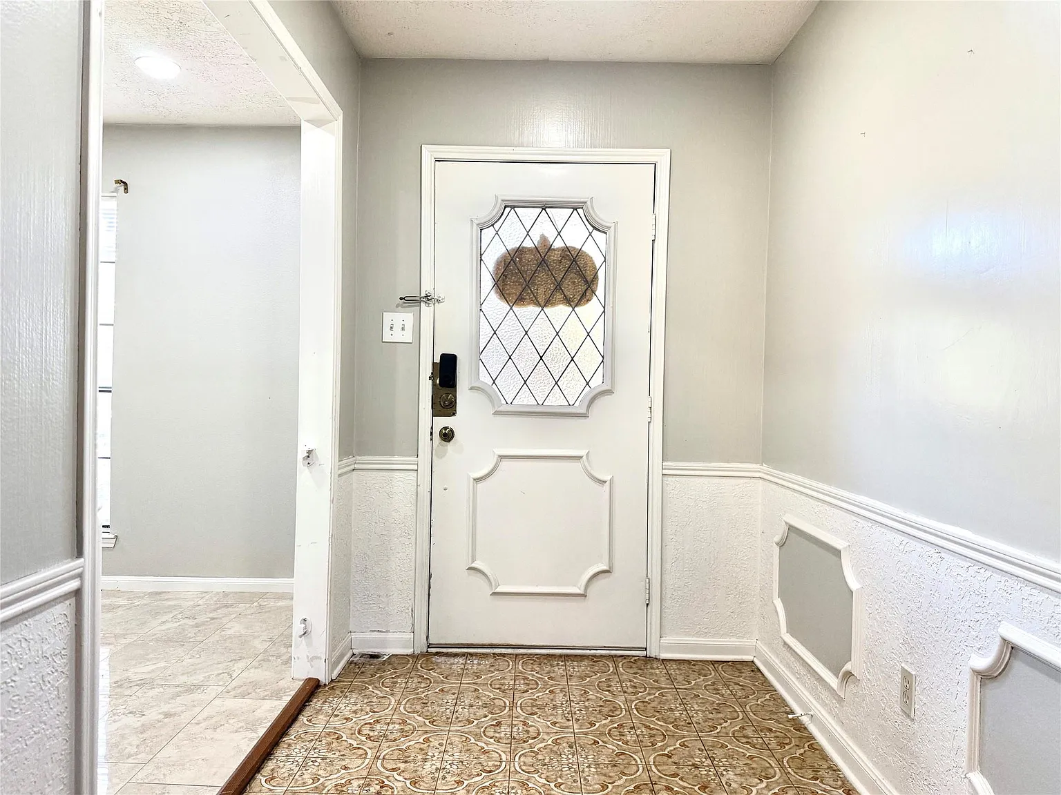 4 bed, 2.5 bath, 2362 sqft, $2,050 — Photo 4