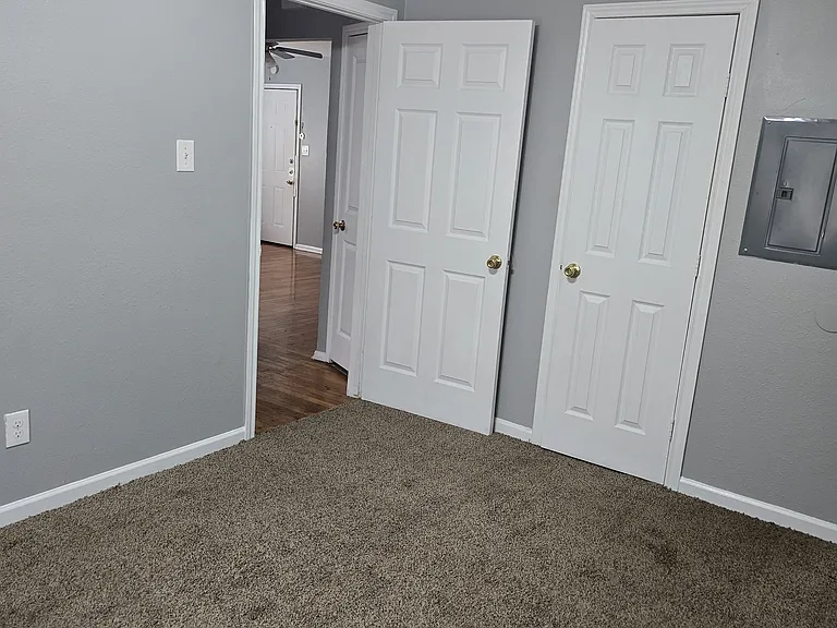 3833 Roseland Ave — Photo 12