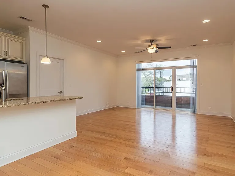 2352 W Byron St #403 — Photo 2