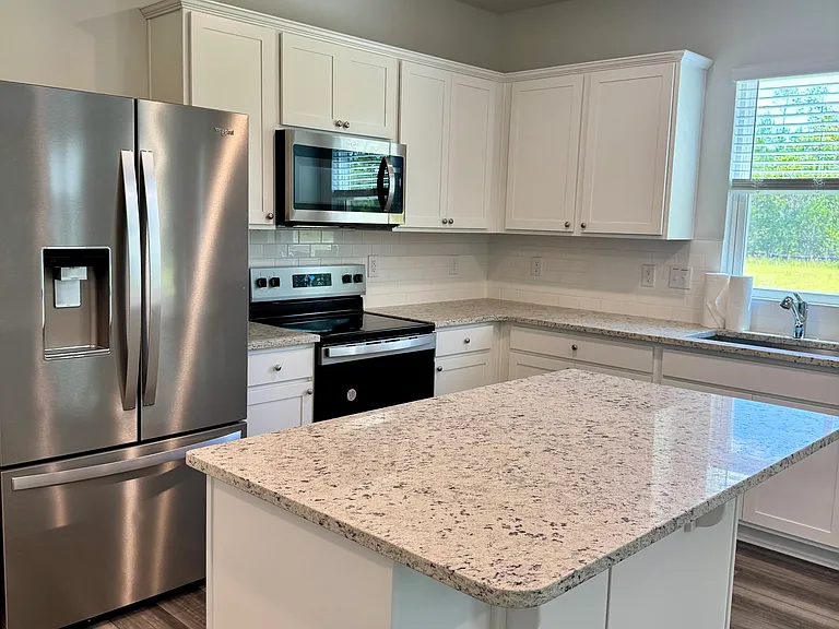 552 Coronado Ave SE — Photo 9