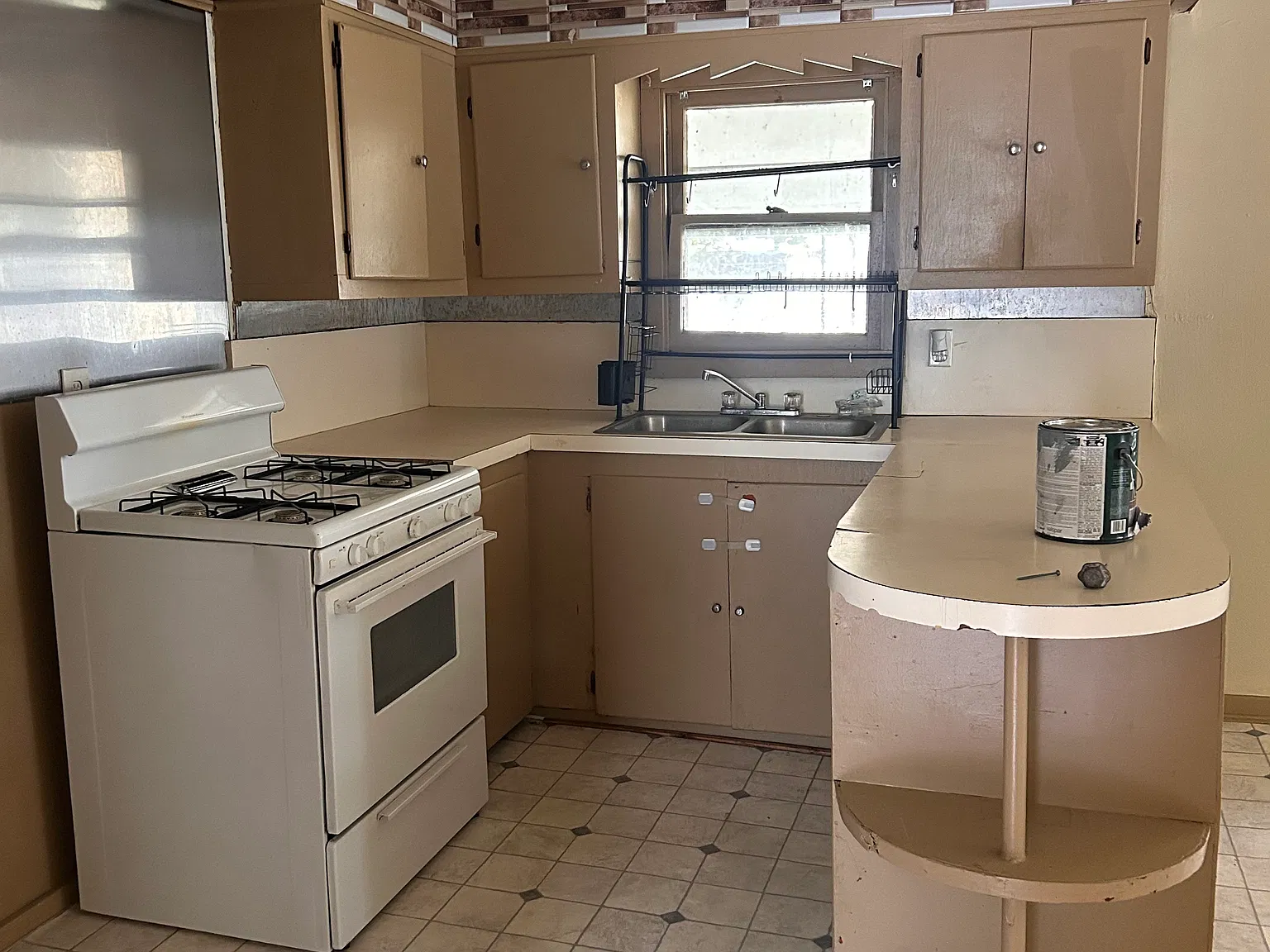 1307 W 7th St — Photo 3