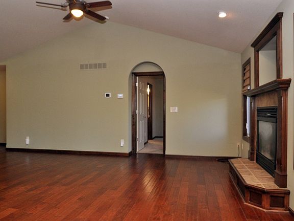 4th image of 913 W Onewood Ct