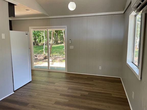 5th image of 420-424 Englewood Dr