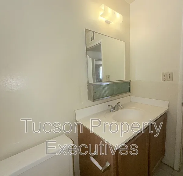 8922 S Nogales Hwy — Photo 5