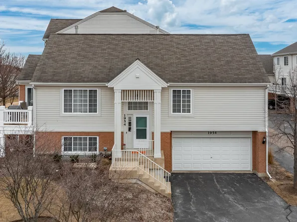 1954 Concord Dr, McHenry, IL 60050