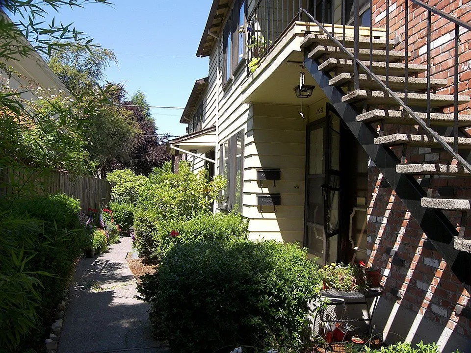 2724-2732 NE Clackamas St