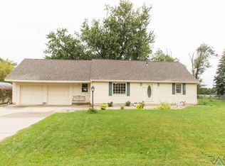 1711 N Wedgewood Rd, Sioux Falls, SD 57107
