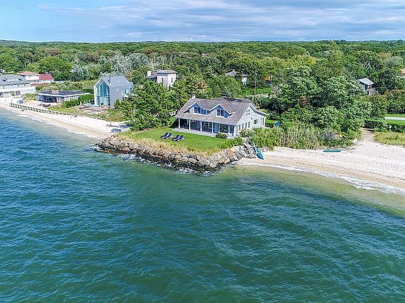 3rd image of 76 Peconic Bay Ave