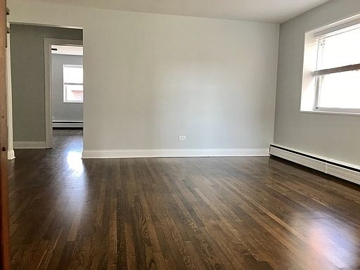 3rd image of 6120 N Kenmore Ave #2W
