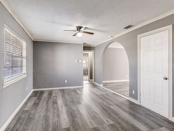 4th image of 10511 Castlerock Dr