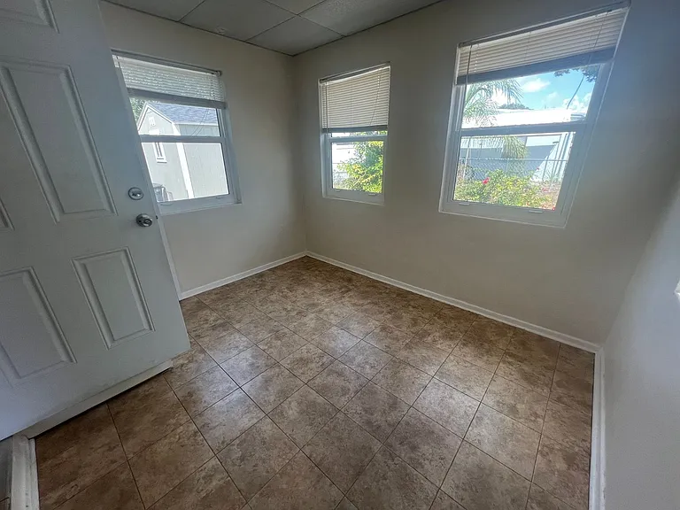 3469 Normandy Dr — Photo 6