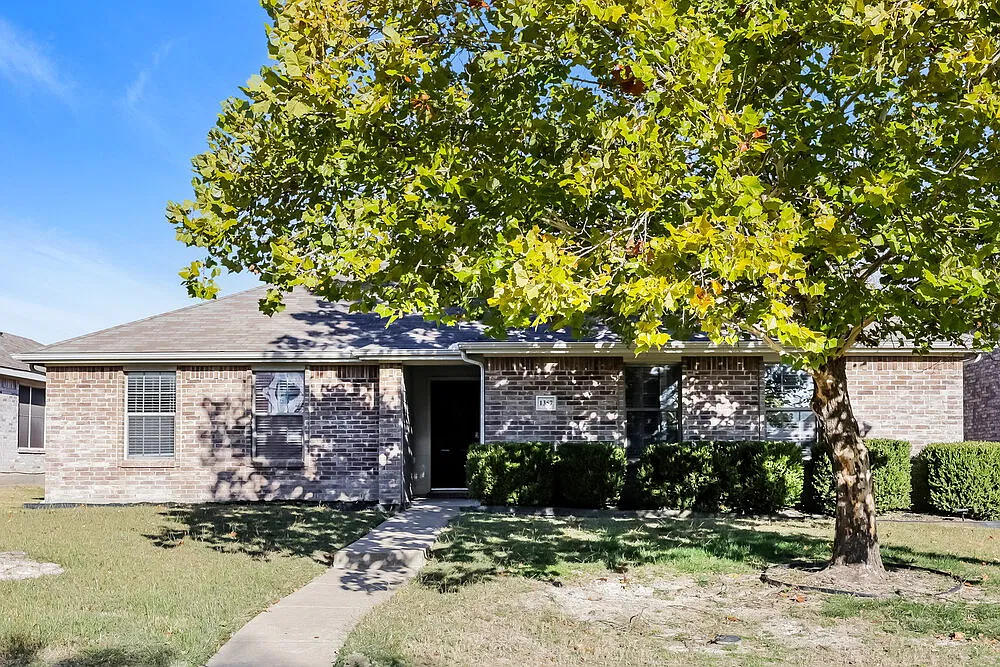 3 bed, 2.0 bath, 1650 sqft, $2,110 — Photo 1