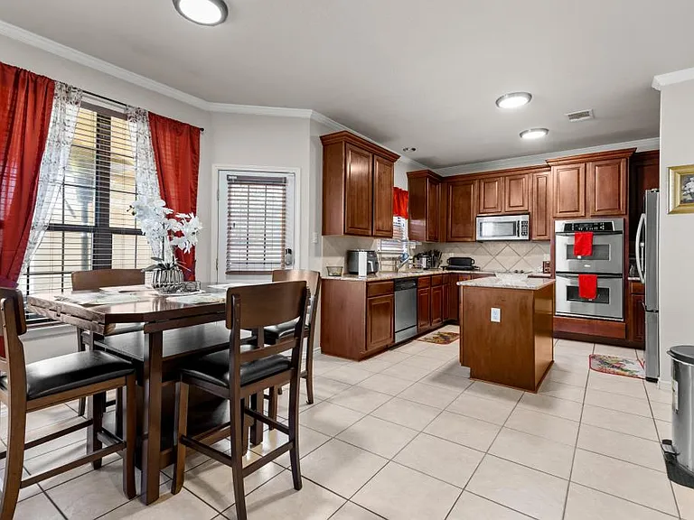 2802 Scottsdale Dr — Photo 5