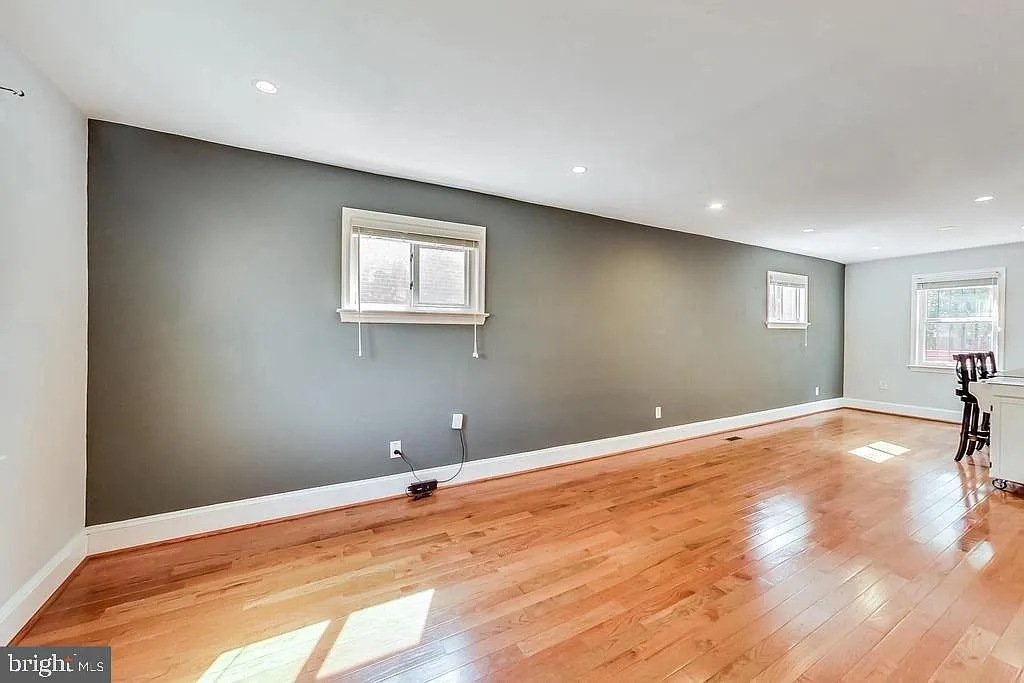 3 bed, 3.0 bath, 1434 sqft, $2,950 — Photo 3