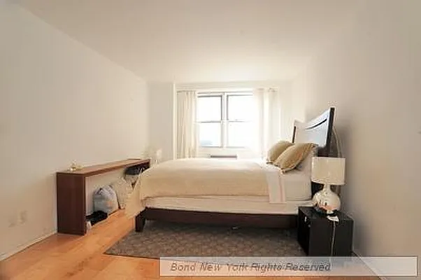 Sold by Bond New York | media 4