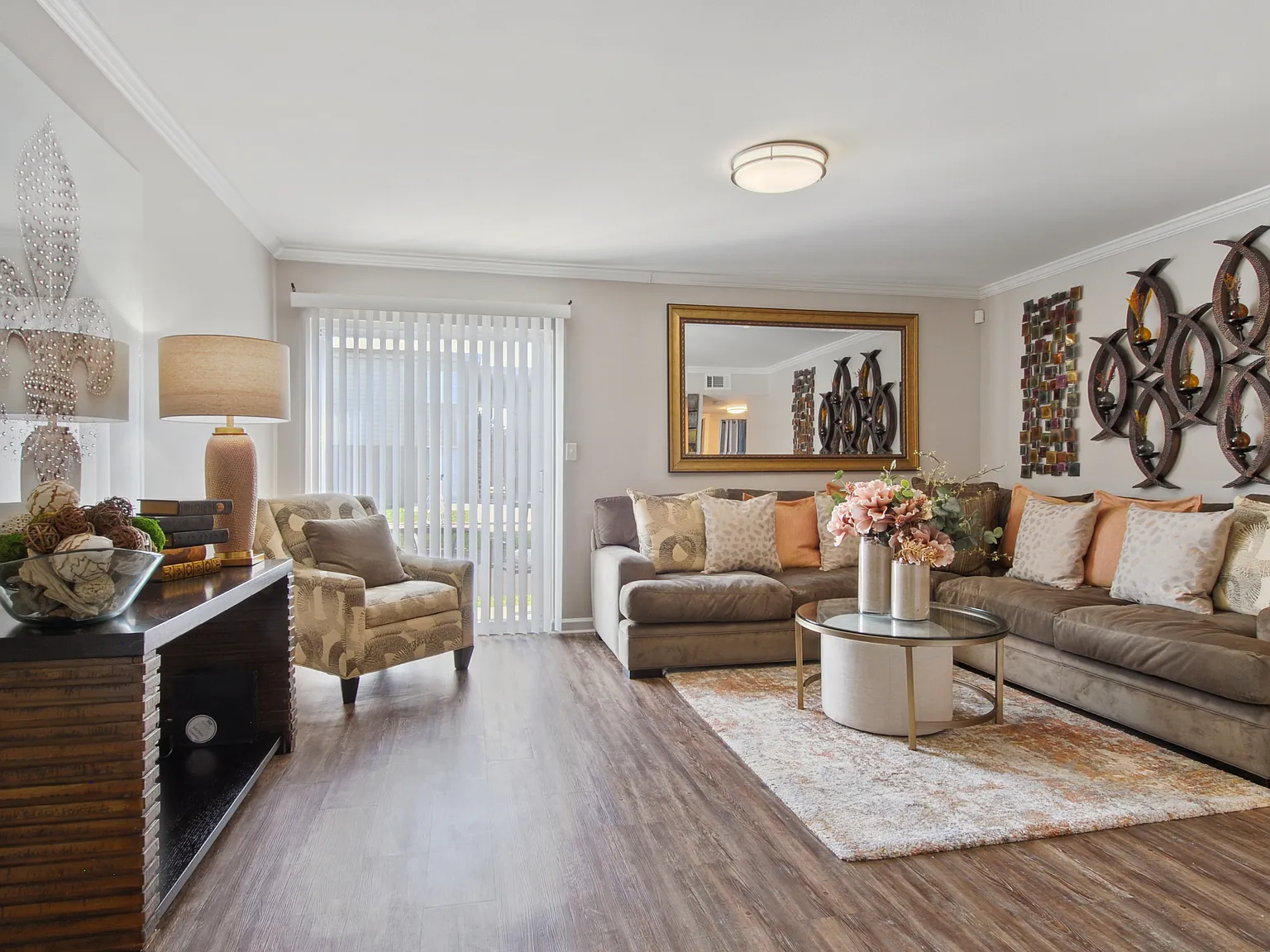 Emerald Pointe Apartment Homes — Photo 2