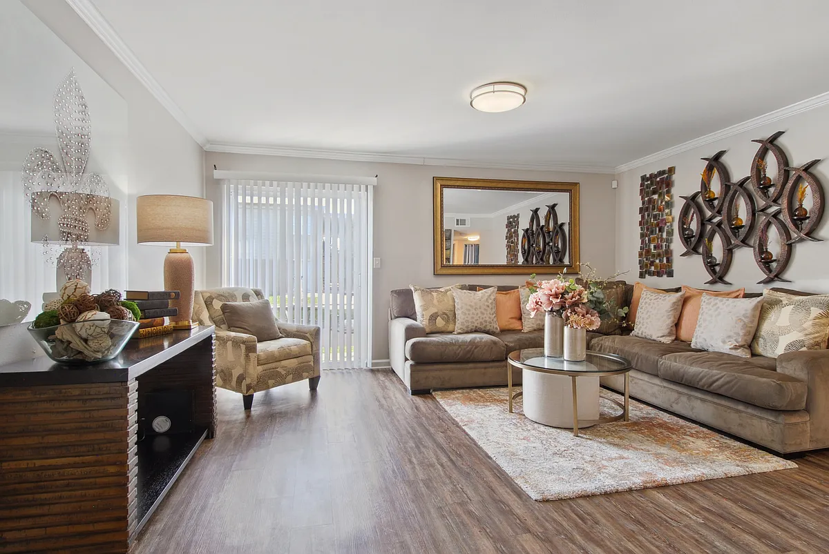 Building Photo - Emerald Pointe Apartment Homes