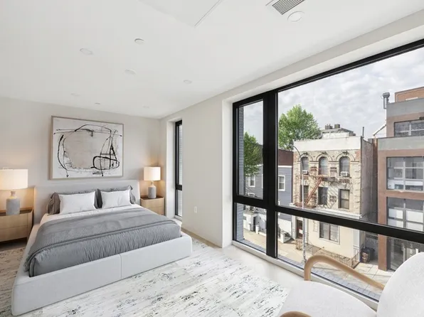 390 Manhattan Avenue image 6 of 10