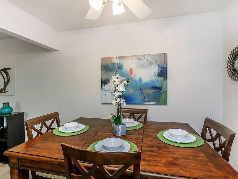 Honeywood Apartments — Photo 35