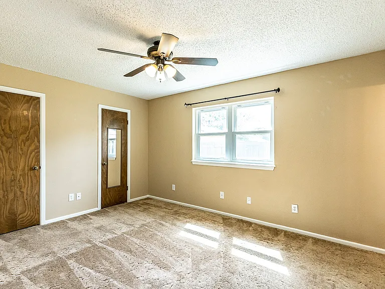 8304 Fremont Ave — Photo 24