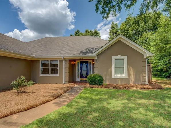 1615 Clairmont Ln SW, Conyers, GA 30094