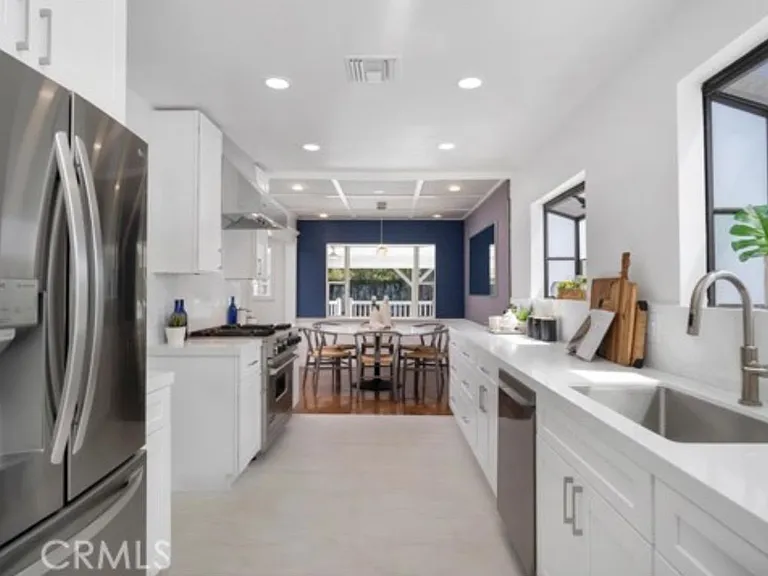 12535 Kling St — Photo 2