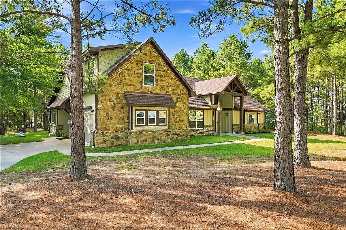 5 bed, 2.5 bath, 3082 sqft, $3,000 — Photo 1