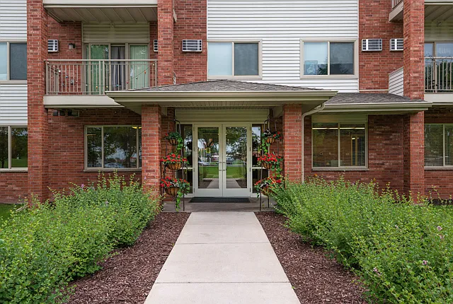 Parkwood Pointe Apartments — Photo 38