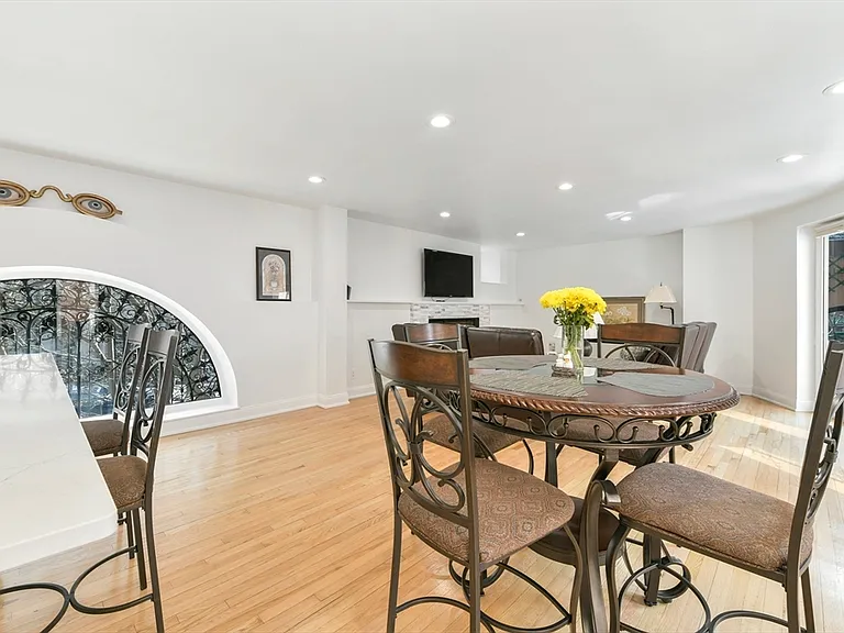 492 Beacon St #82 — Photo 10