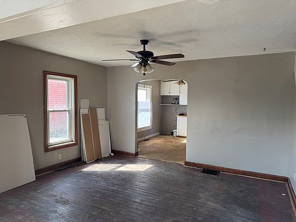 5th image of 318 Miller St