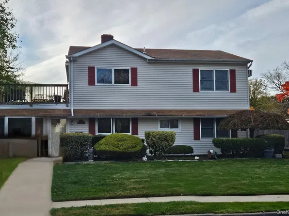 52 Angle Lane, Hicksville, NY 11801