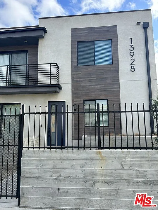 3 bed, 3.0 bath, 1545 sqft, $4,000 — Photo 2