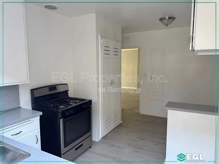 1235 Havenhurst Dr #2 — Photo 9