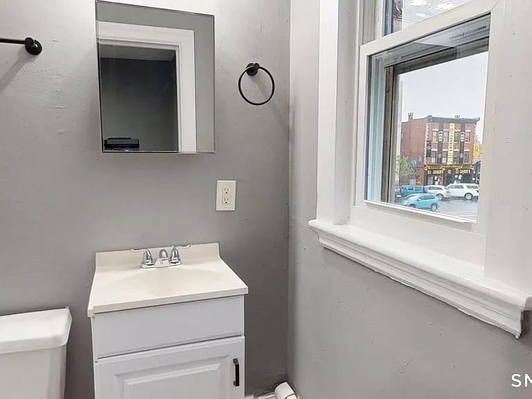 666 Main St #B2 — Photo 12